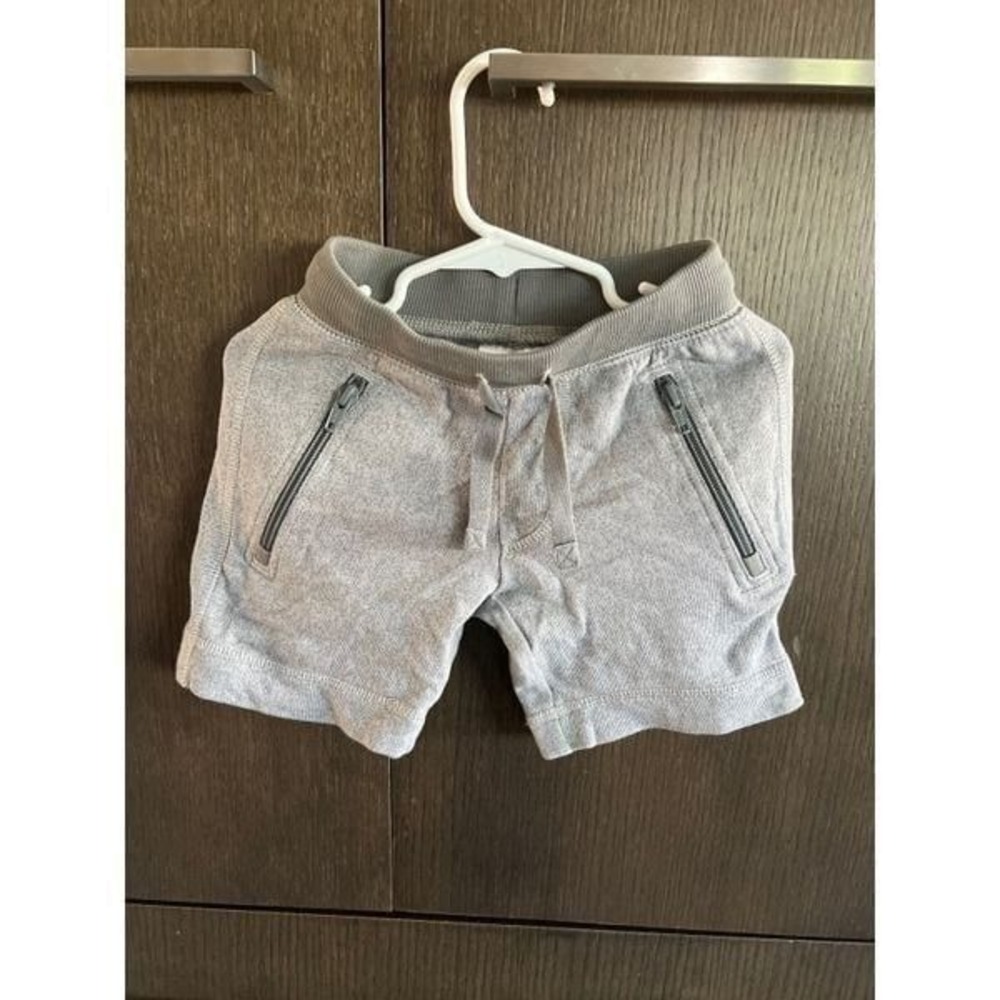 Hanna Andersson grey boy shorts size‎ 90 3